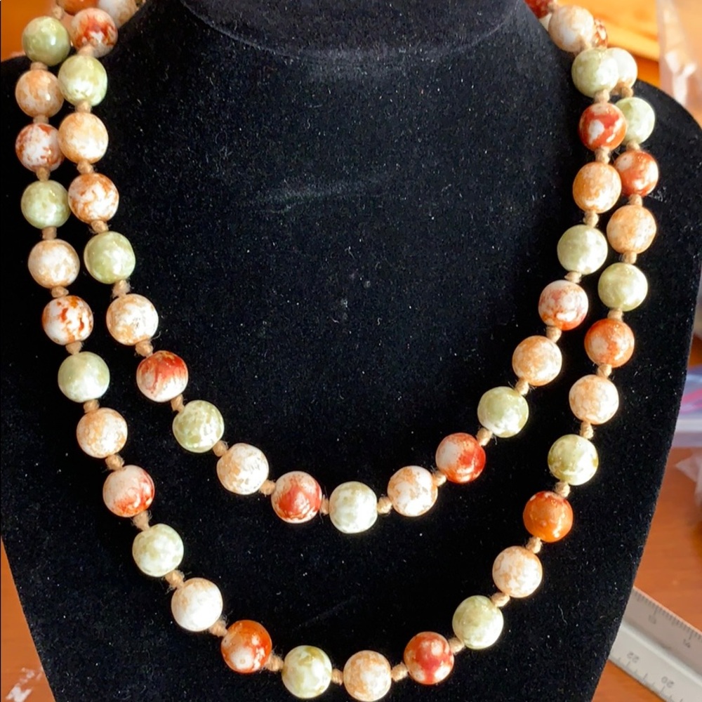Vtg strand Glass bead necklace